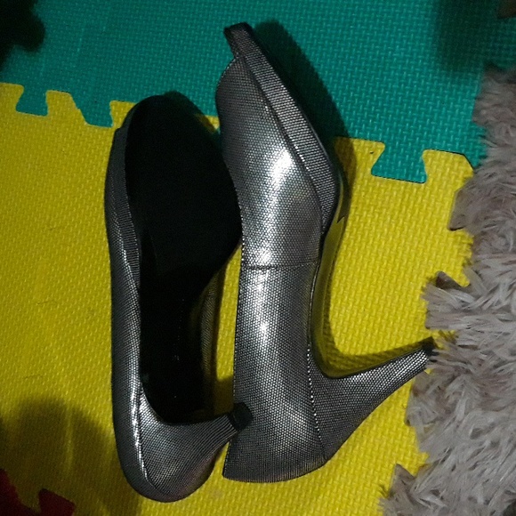 Metallic Bandolino Pumps - Picture 8 of 8